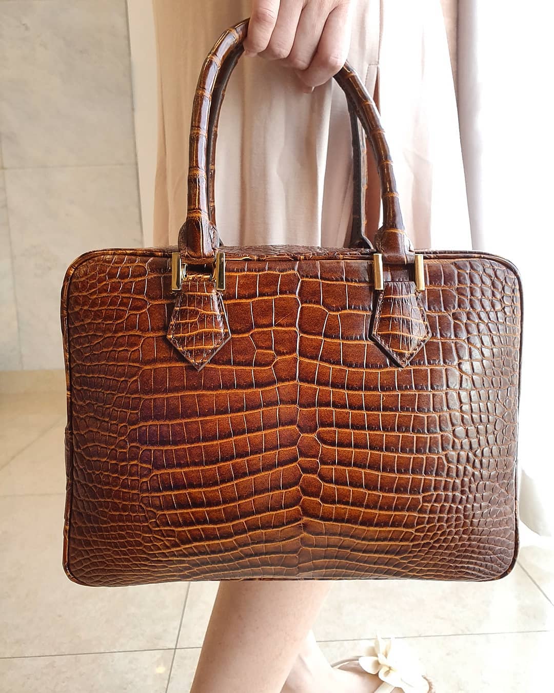 Top-Handle Kulit Buaya Cognac