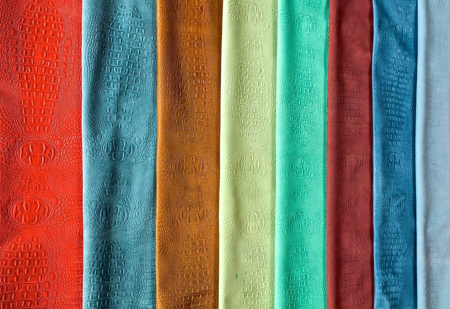 Kulit Embossed Warna-warni